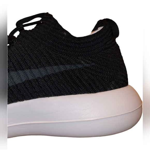 Nike size 7.5 black/white shoe - Picture 8 of 14